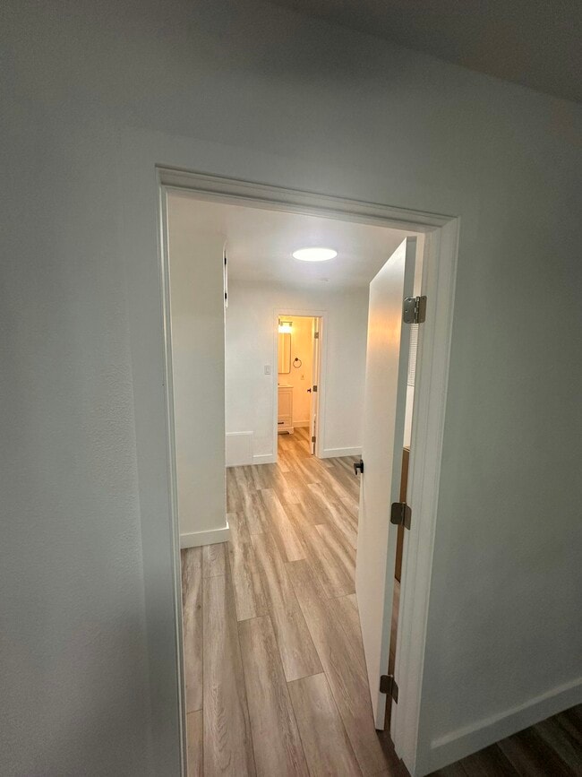 934 1/2 Simmons Avenue, Unit 934 1/2
