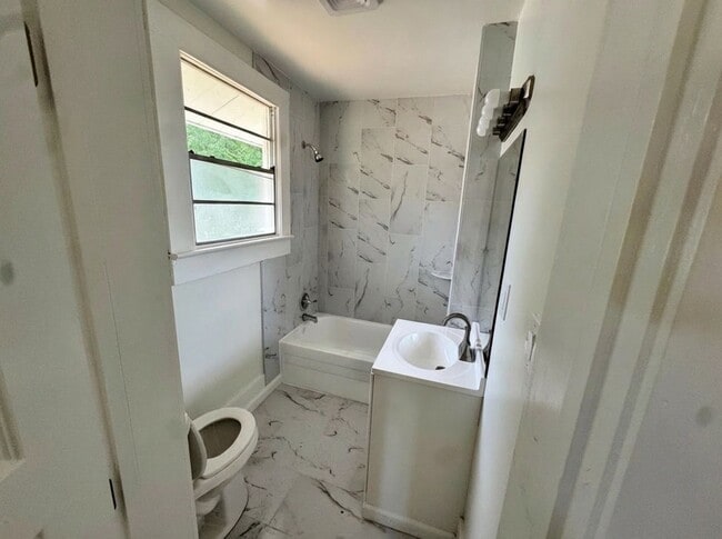 Photo - 3 Bedroom Single Family House 611 DIP in Mobile, AL 36606