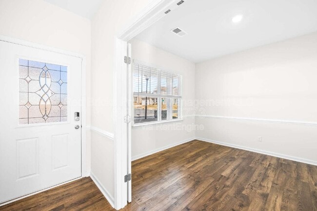 Photo - 4015 Meadow Green Dr