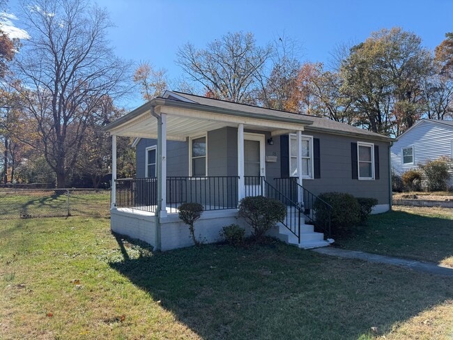 Photo - Charming 2 Bedroom Home With Spacious Yard!