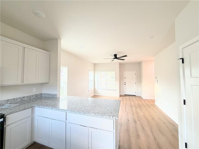 Photo - 531 Cosmos St