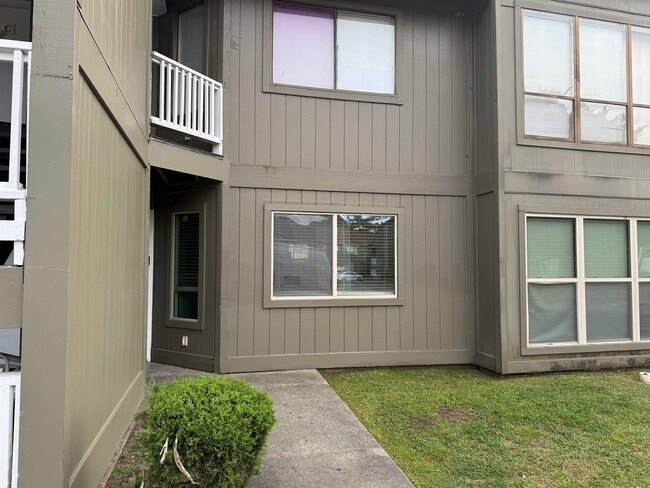 Photo - 2000 Greens Blvd