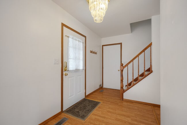 1127 Ashbrook Dr