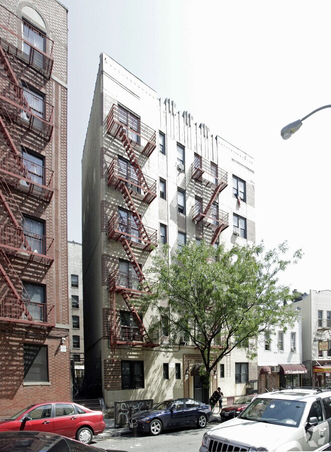 165 E 205th St - 165 E 205th St