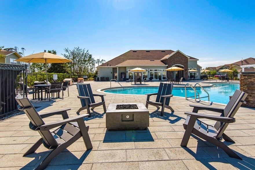 Fire Pit and Resort Style Pool