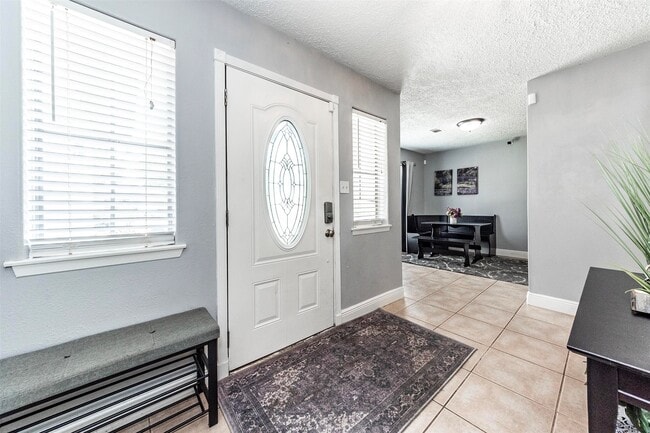 Photo - 405 Avondale Ln