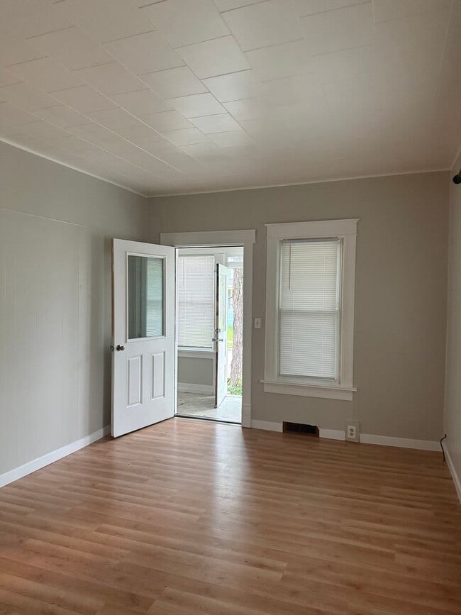 Photo - 1213 Grand St Unidad Lower