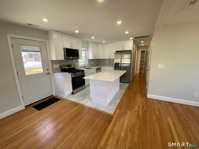 Photo - 95 Marcel St