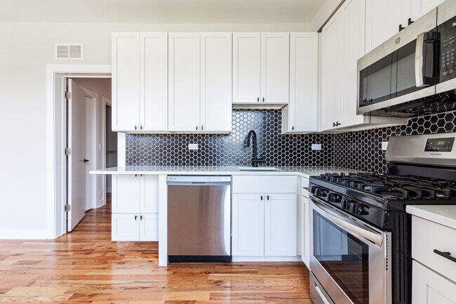 Photo - 645 W Wrightwood Ave Unit 3