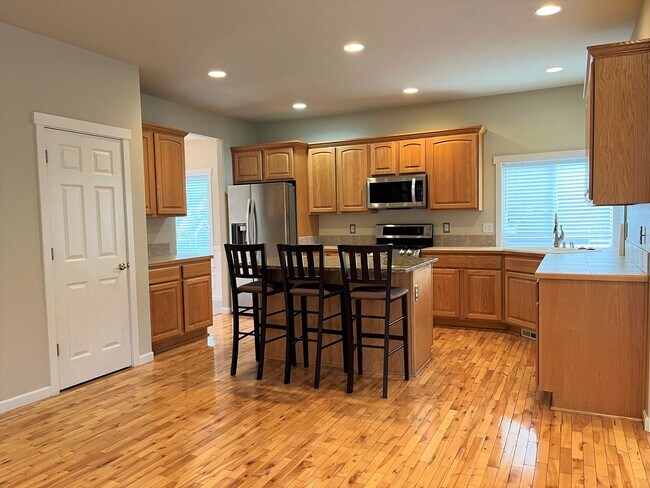 1853 Pointe Woodworth Dr NE