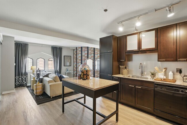 182 N Garland Ct
