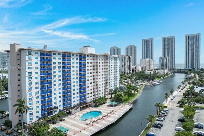 Building Photo - 400 Kings Point Dr Unit 1425 Rental