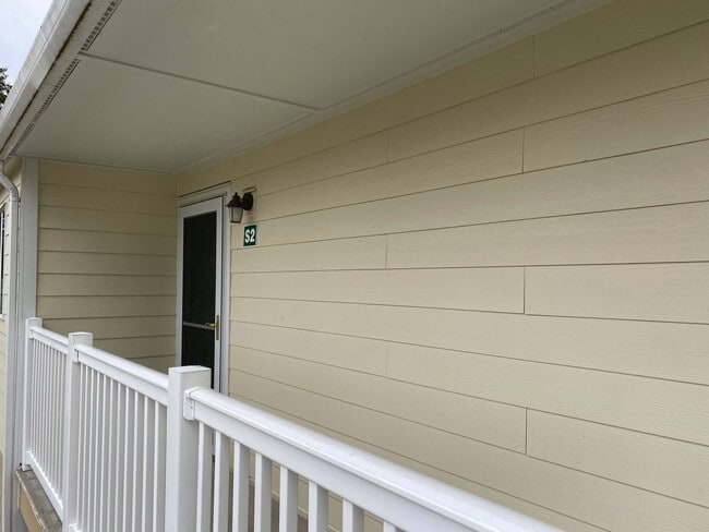 Building Photo - 13216 NE Salmon Creek Ave