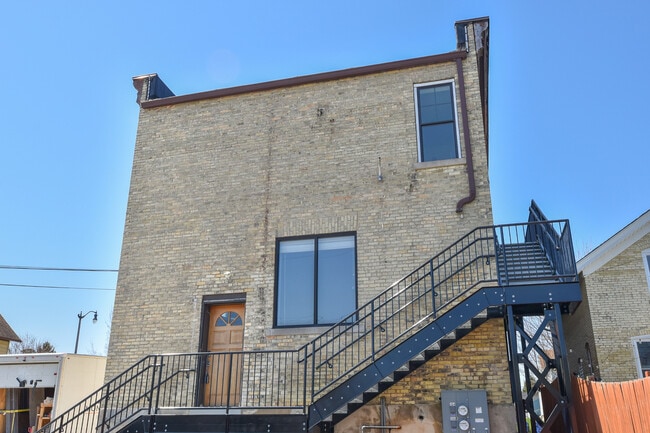 Rear of Building and Fire Escape - 104 E Prospect St Unit Front Apt