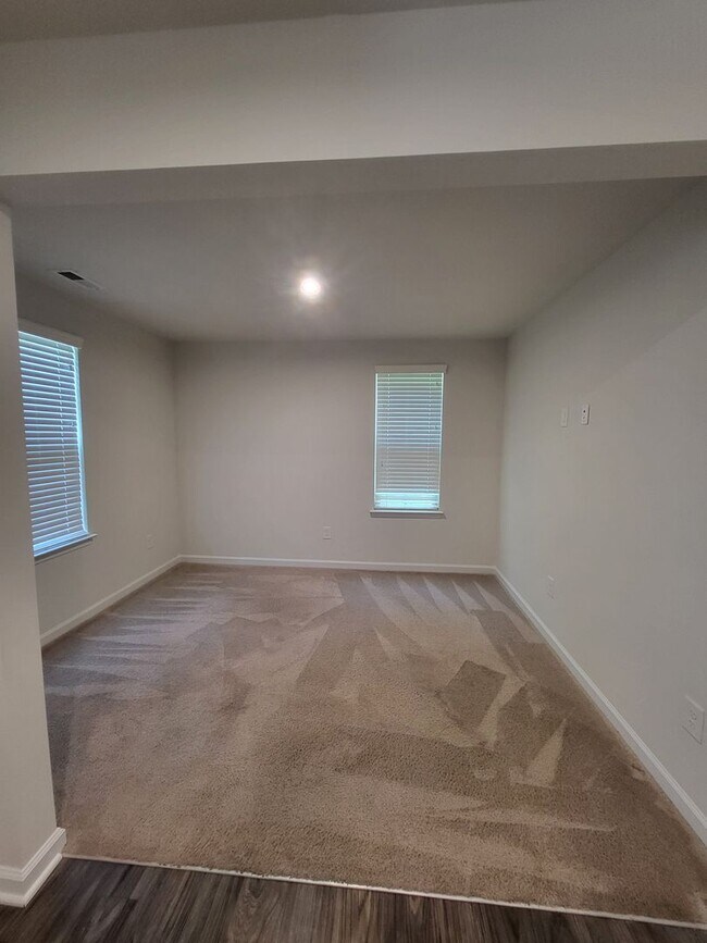 Photo - 3BR/2.5BA End Unit Townhome