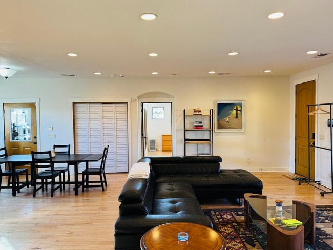 Photo - 412 Grove St SE