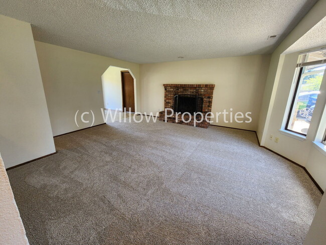 Photo - 2 Bedroom Duplex with 1 car garage