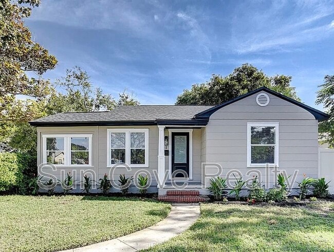 Building Photo - 725 28th St N