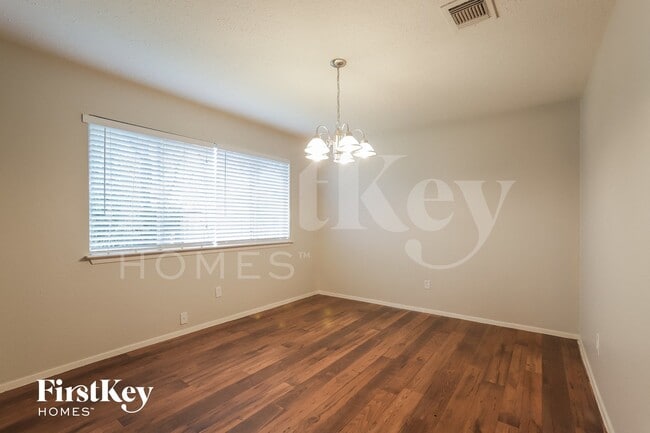 Photo - 2026 Summer Pl Dr