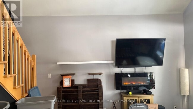 Photo - 725 Concession St