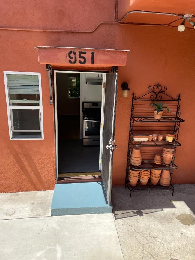 Photo - 955 Hyperion Ave