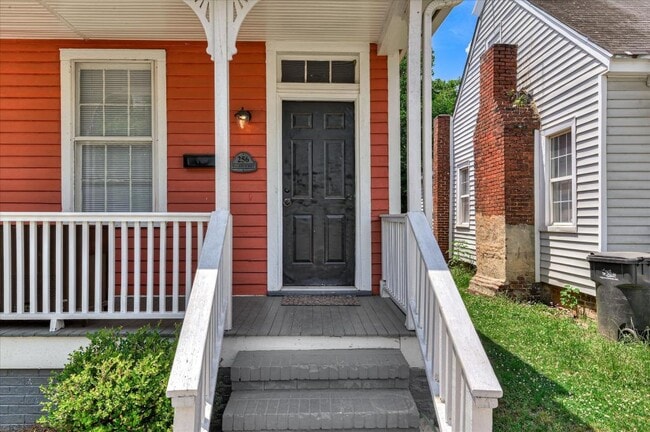 Photo - 256 Walker St