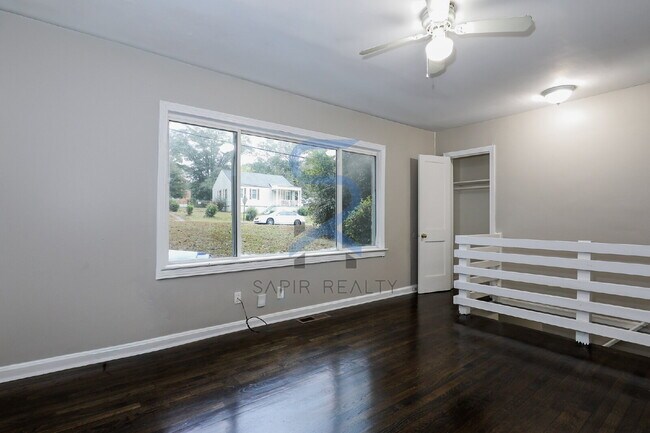 Photo - 1123 Graymont Dr SW