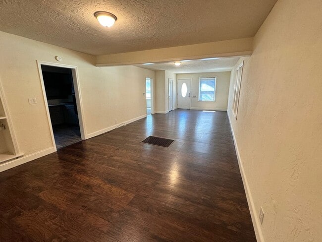 Photo - 2 bed 1.5 house with garage storage