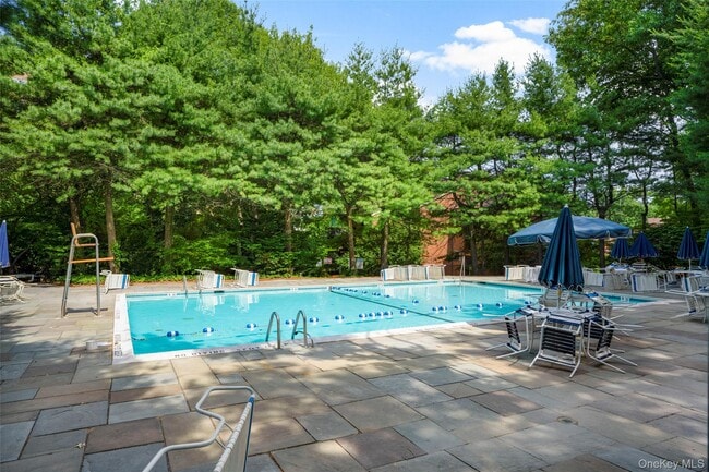 Photo - 18 Bronxville Glen Dr Unit 11