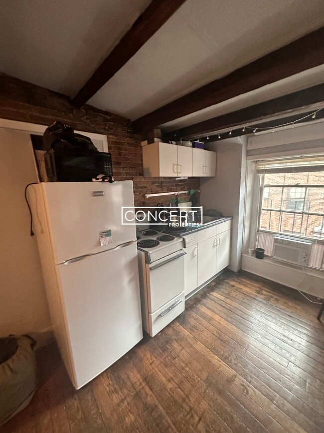 Building Photo - 90 Myrtle St Unit 8CP