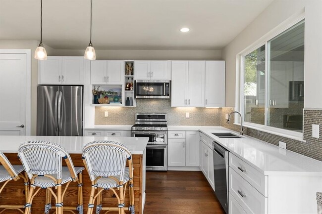 Photo - 1807 Haskell St