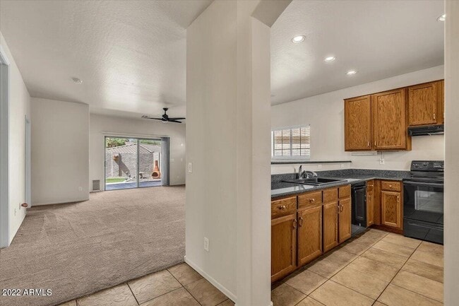 902 E Madeline Dr