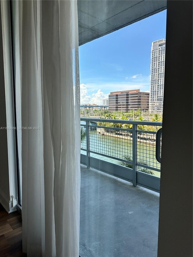 Photo - 690 SW 1st Ct Unit 605