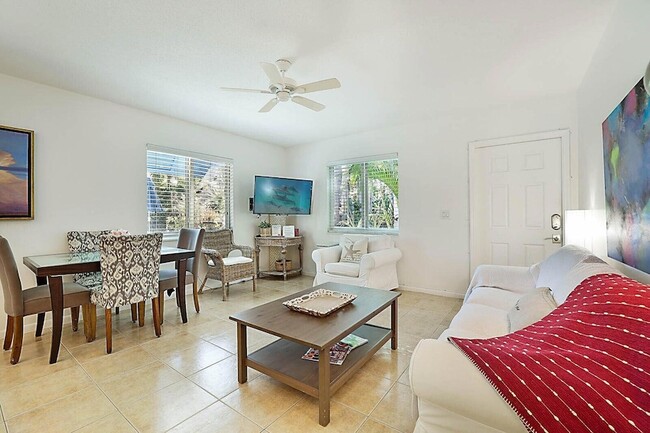 Photo - 338 NE 7th Ave