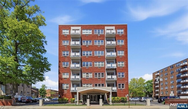 Building Photo - 20 Jefferson St Unit D1