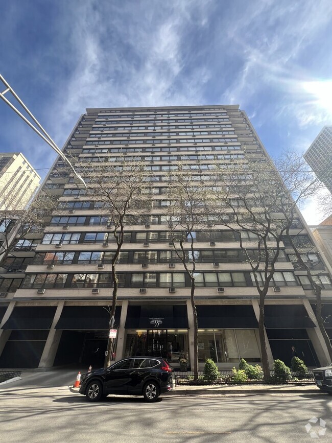 Building Photo - 33 E Cedar St Unit 12B Rental