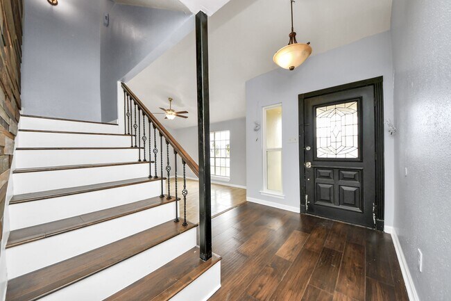 Photo - 23927 Verngate Dr