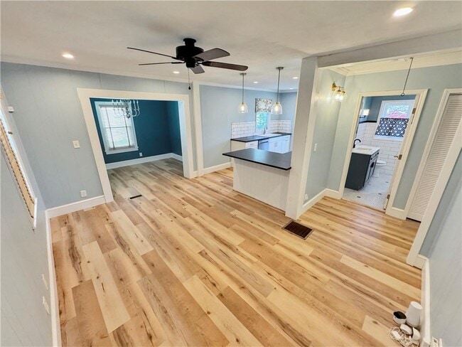 229 Aviation Rd SE