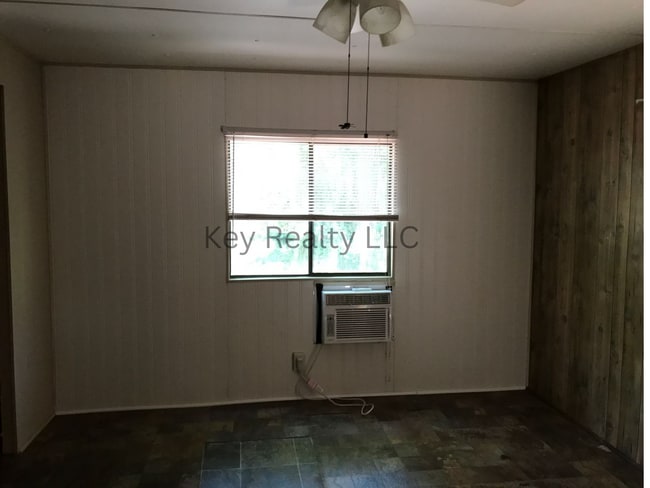 Photo - 48 Little John Ln