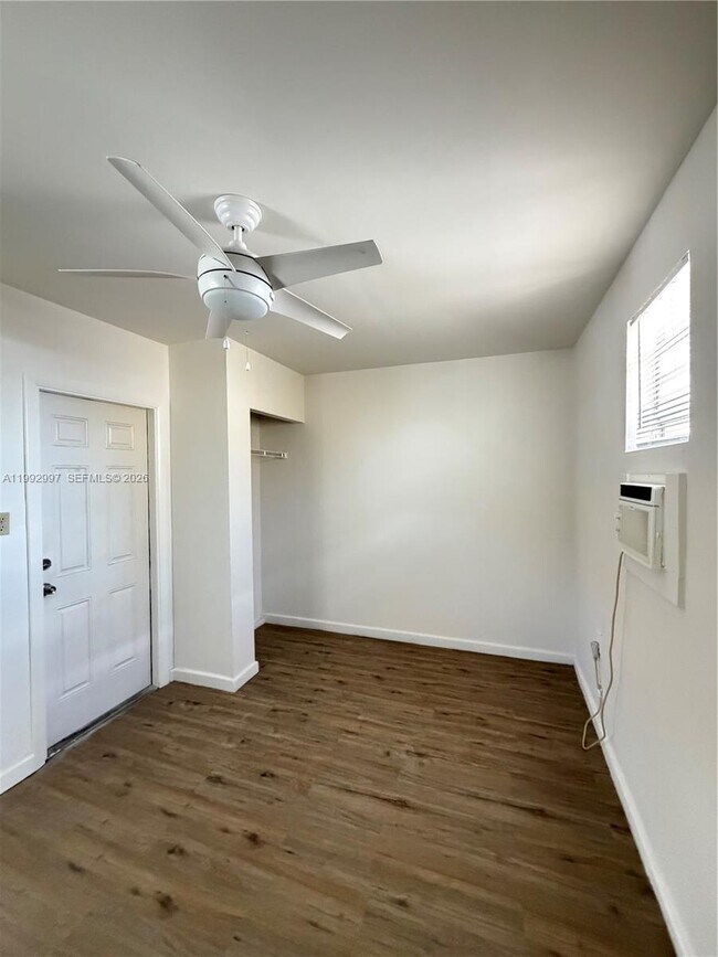 Building Photo - 2028 NW 1st Terrace Unit 0