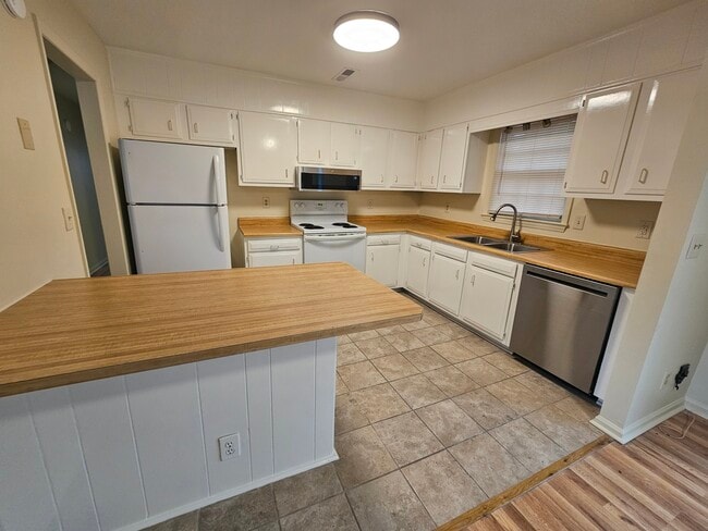 Photo - 1310 Avon Ct