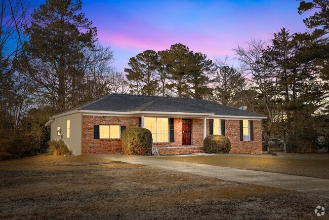 Building Photo - Newly Renovated 4 Bedroom, 2 Bath Home wit...