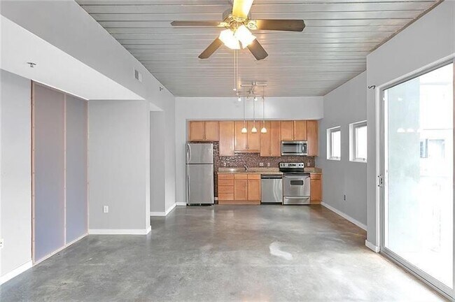 620 Glen Iris Dr NE Unit 325