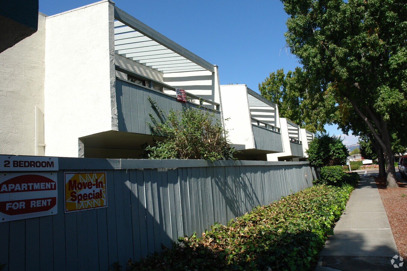 Hastings East Apartments - Hastings East Apartments