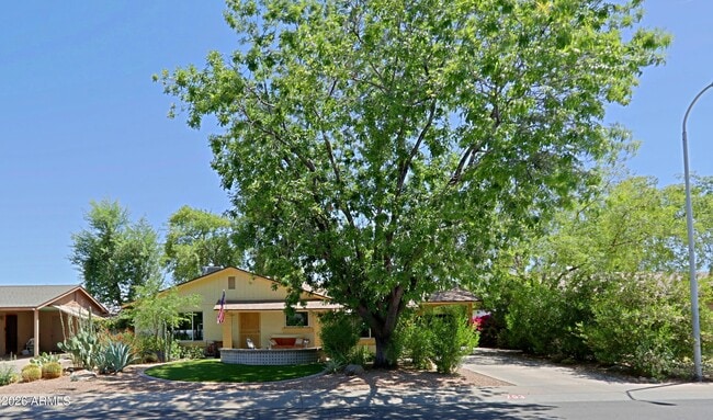 Photo - 703 E Auburn Dr