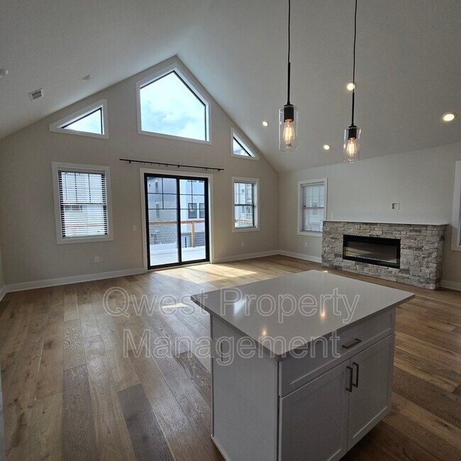 629 Fairview Ave NE