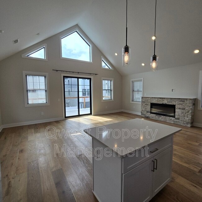 Photo - 629 Fairview Ave NE