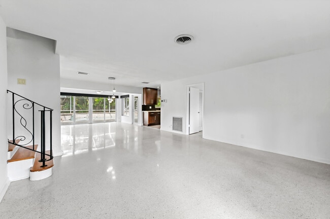 Photo - 999 NW 3rd Ave