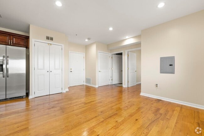Building Photo - 605 New York Ave Unit 502 Rental