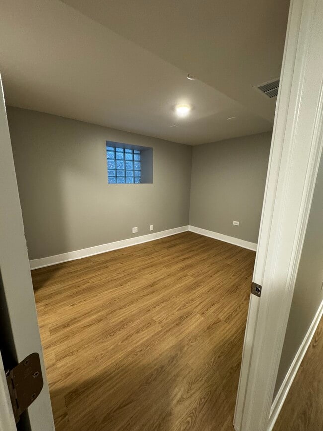 Building Photo - 3716 N Racine Ave Unit G